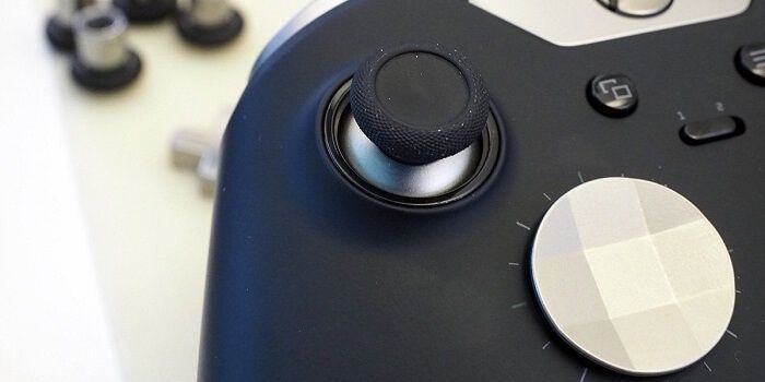 xbox one elite controller close up d-pad